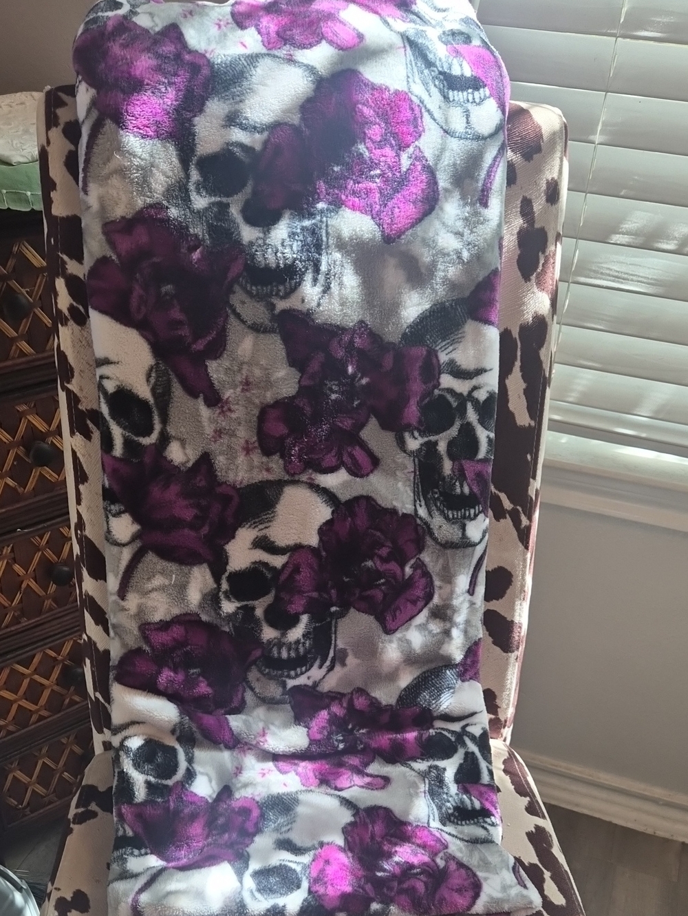 💀💜Vibrant Purple Floral Skull Print Throw Blanket💀💜